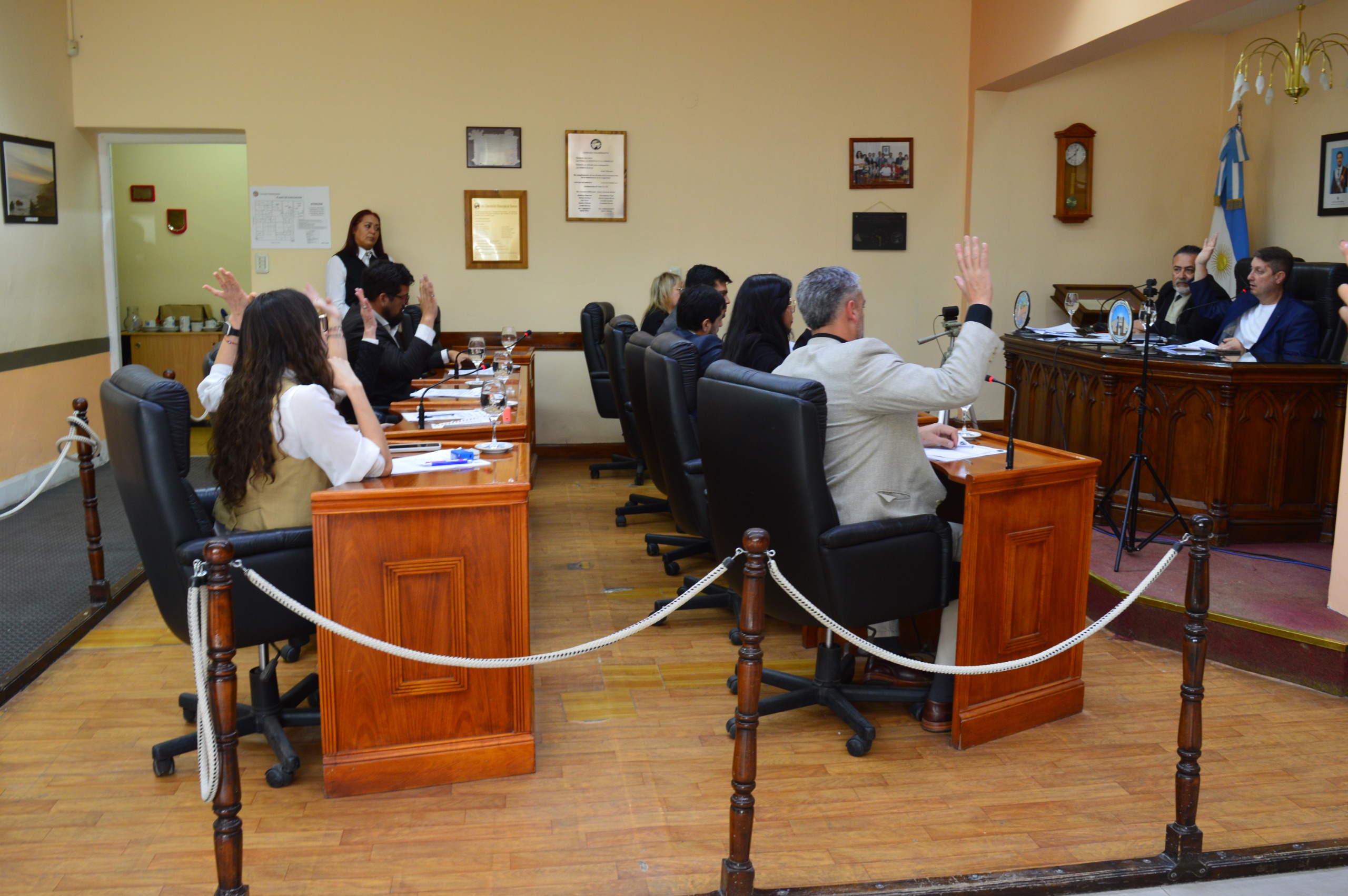 13 ses 23 SEPT CONCEJALES VOTANDO.jpeg