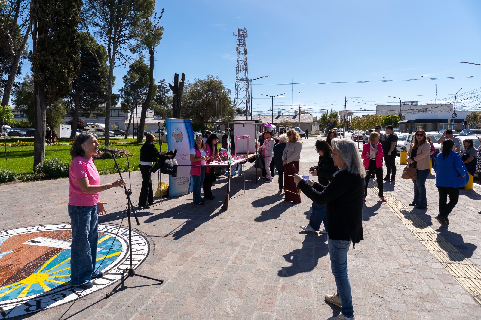Una jornada en la plaza Guillermo Rawson promovió la prevención del cáncer de mama