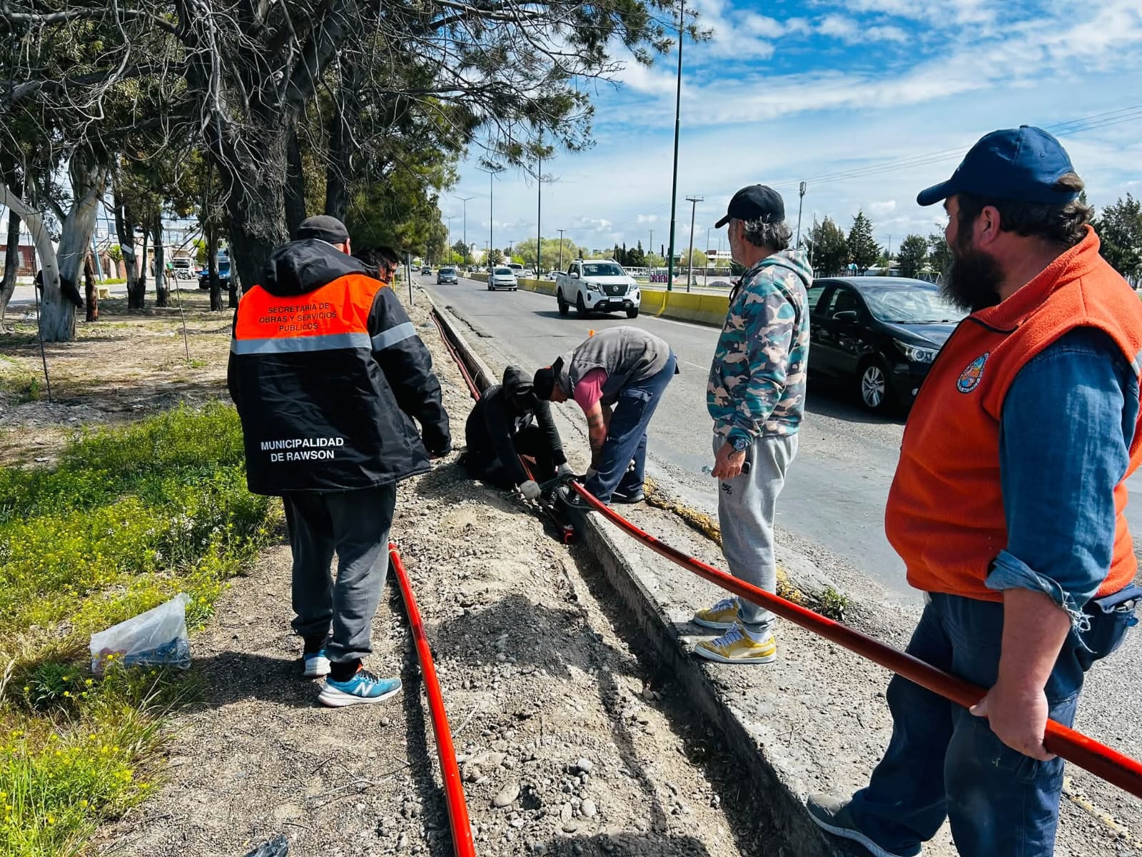Instalan riego automatizado en un espacio verde del barrio Luis Vernet