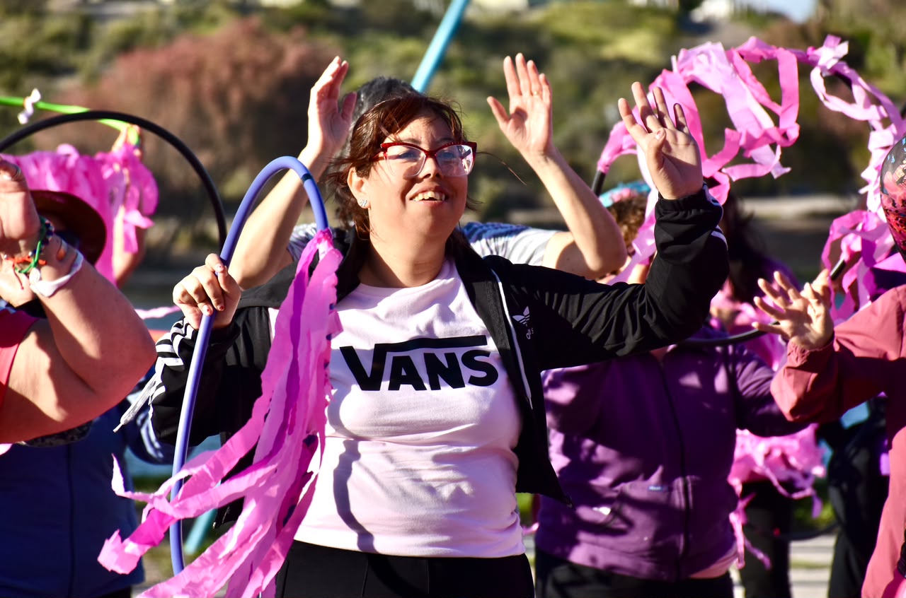 En el mes de la concientización del Cáncer de Mama el Municipio de Trelew realizó una caminata por la prevención