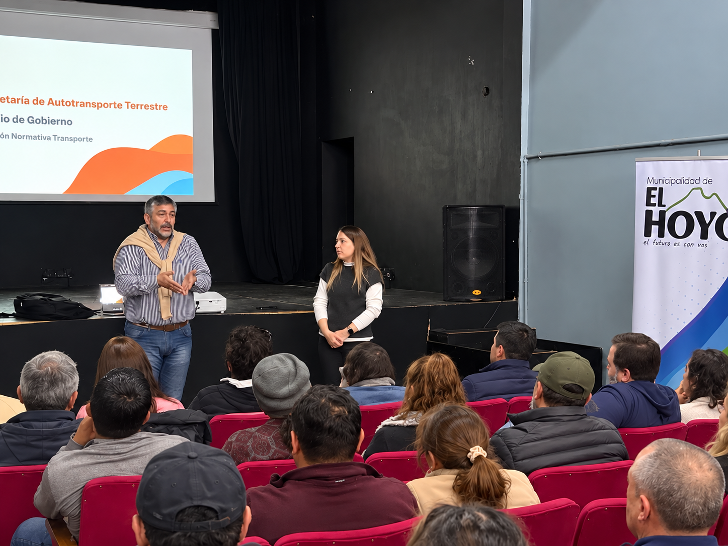 Provincia capacitó a transportistas de la Comarca Andina sobre normativa, requisitos y seguridad vial