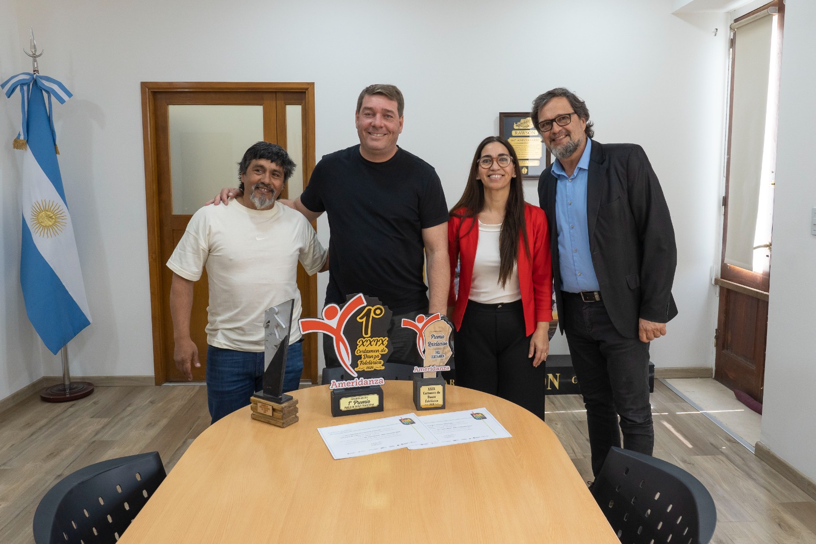 Pareja de bailarines de Rawson logró premios nacionales y la clasificación al Pre Cosquín 2027