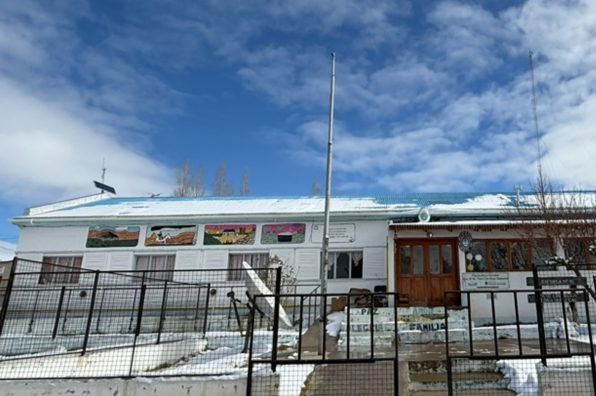 La Escuela N° 92 de Aldea Sepaucal cuenta con un nuevo sistema que garantiza el suministro eléctrico las 24 horas