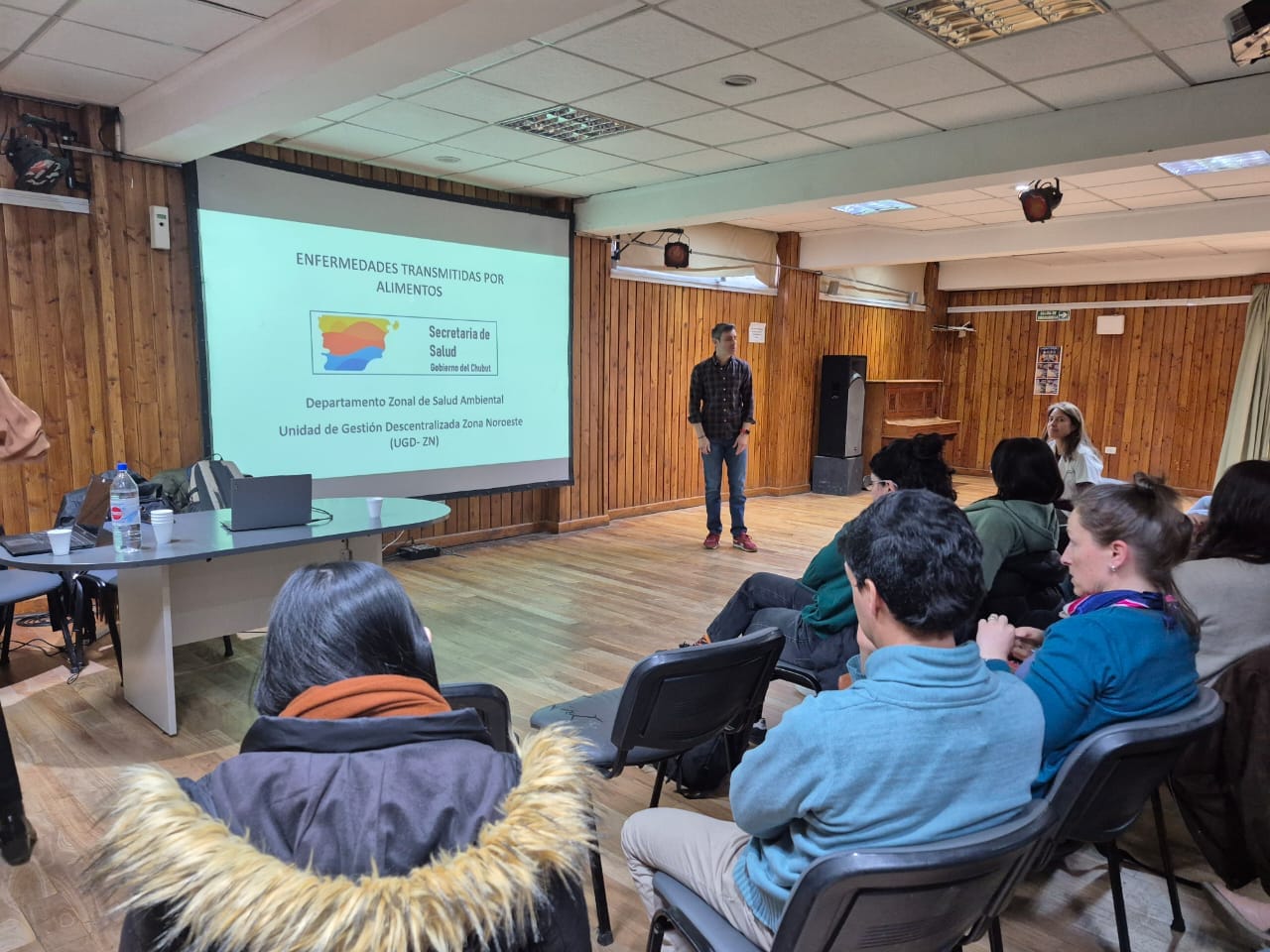 Salud realizó en Esquel una charla sobre prevención del Síndrome Urémico Hemolítico