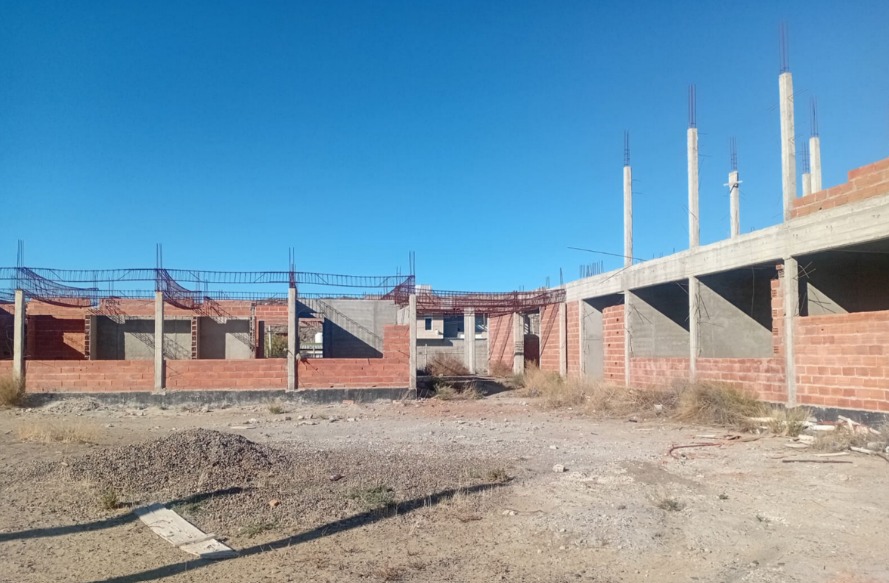 Con una fuerte inversión, Provincia reactiva la obra de la Escuela 7717 de Comodoro y comienza a saldar un reclamo de larga data