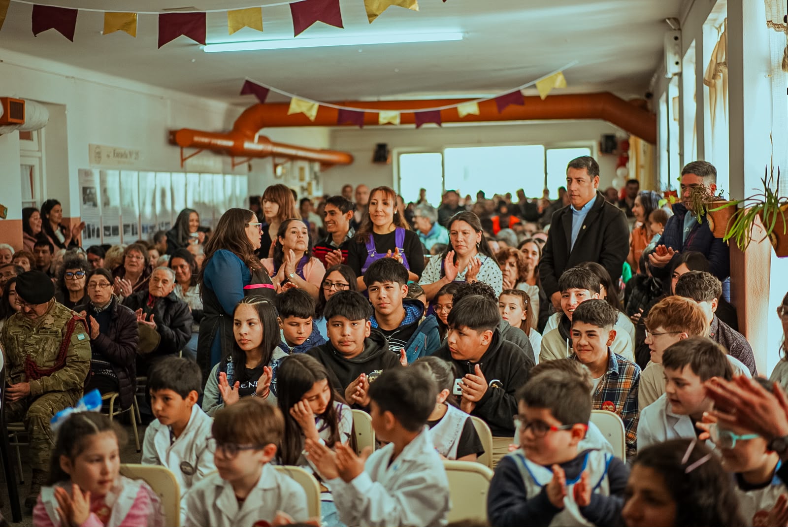 La Escuela N° 25 de Futalaufquen celebra su centenario y fortalece el proyecto ambiental que ya plantó más de 32 mil árboles nativos