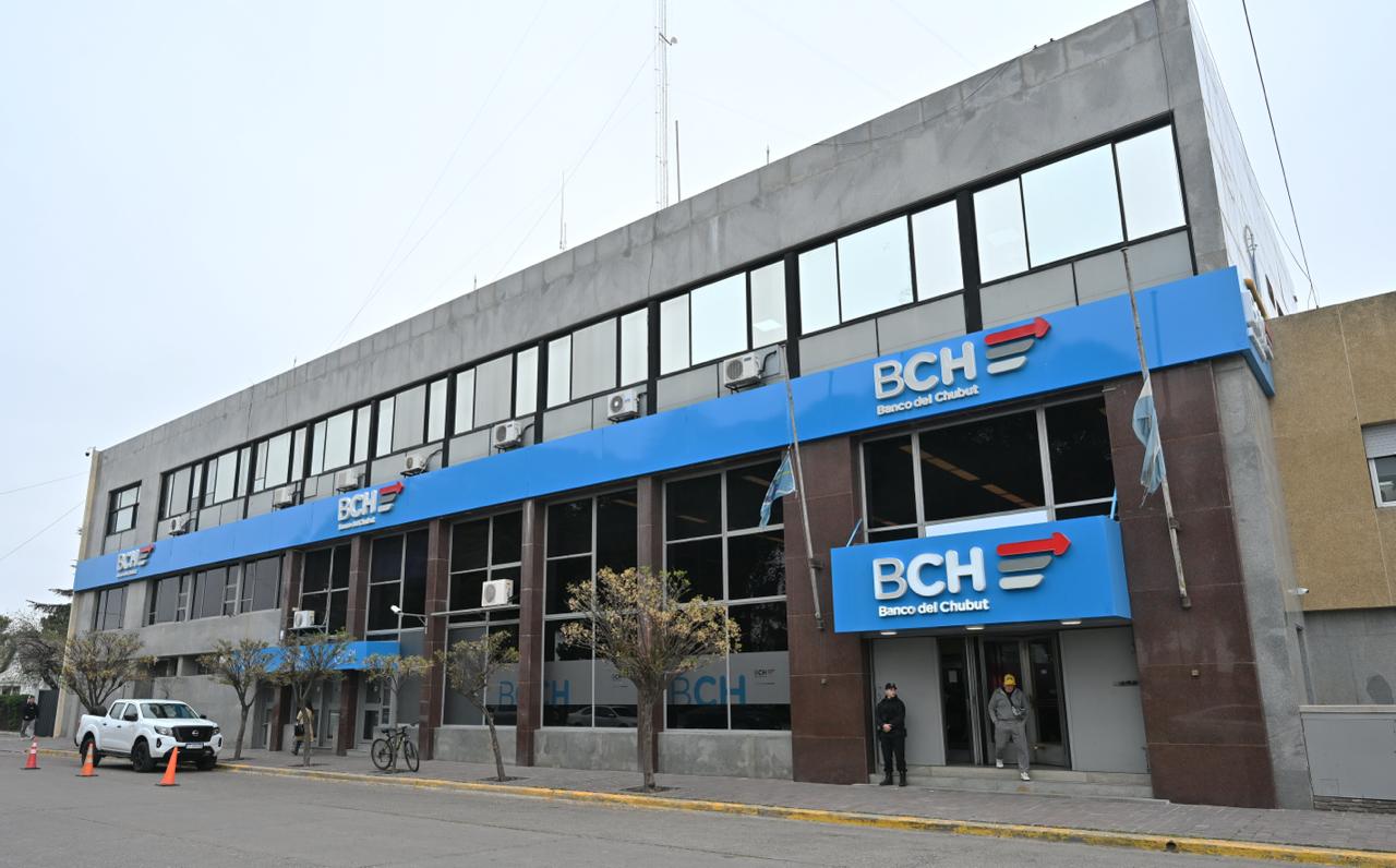 El Banco del Chubut mantiene la atención en General Mosconi y avanza en la reubicación de su sucursal