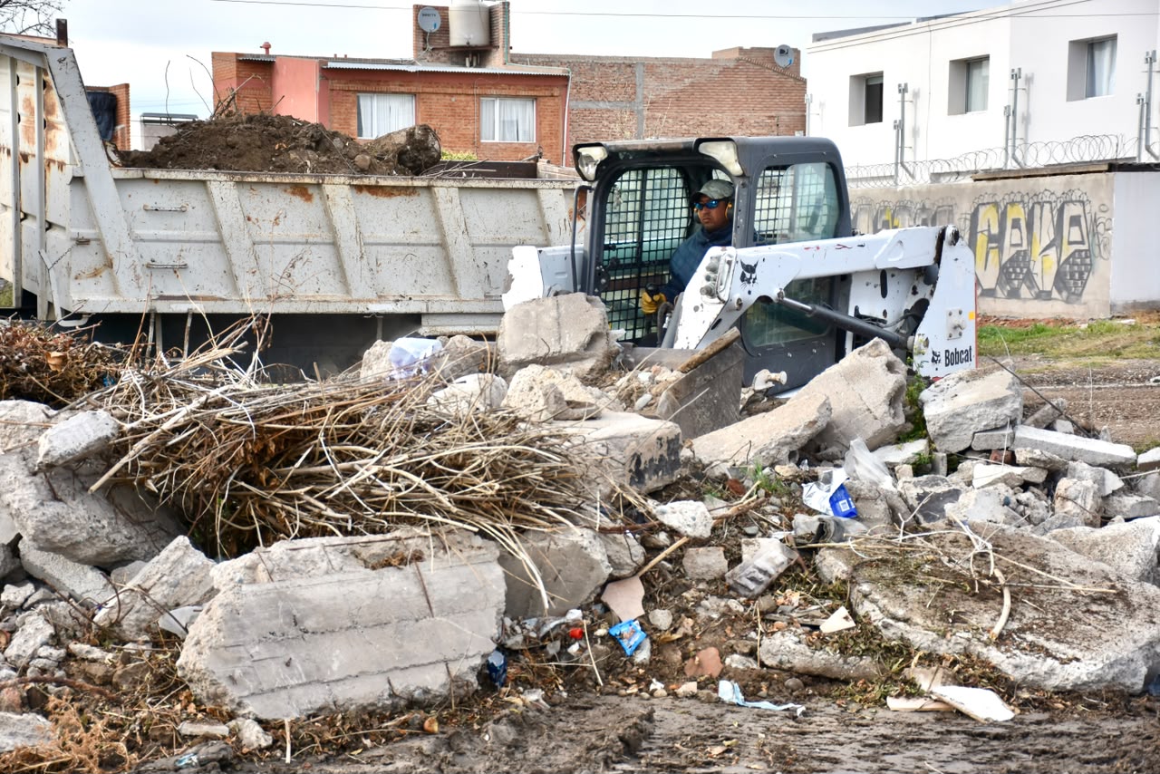 El Municipio de Trelew realiza tareas de limpieza y mantenimiento en el barrio San David