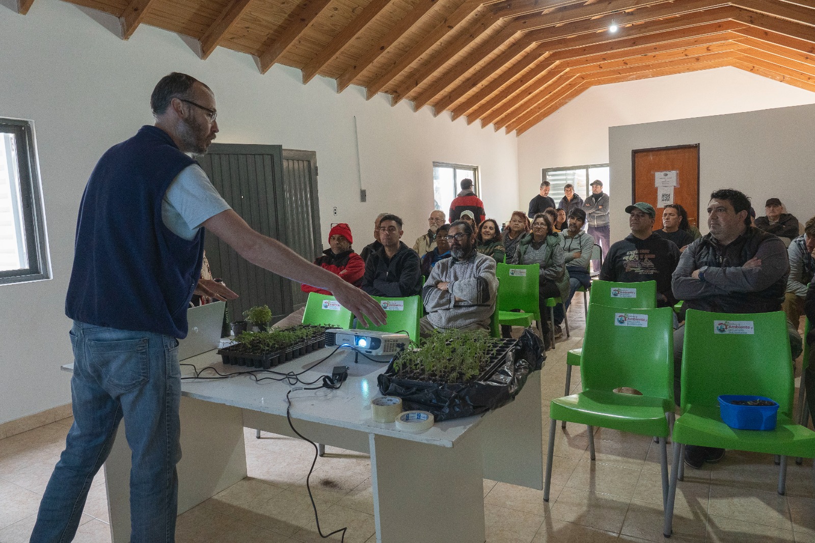 El taller de huerta agroecológica continuará con nuevos encuentros hasta diciembre