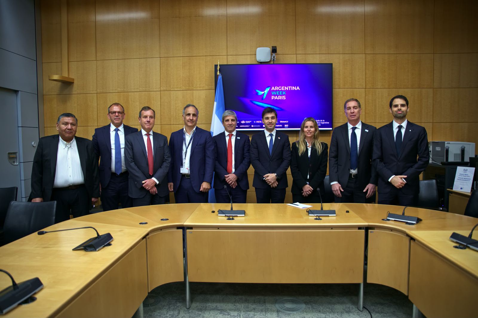 Torres encabezó en la sede de la OCDE el anuncio de una inversión de USD 1.200 millones de PAE para Cerro Dragón