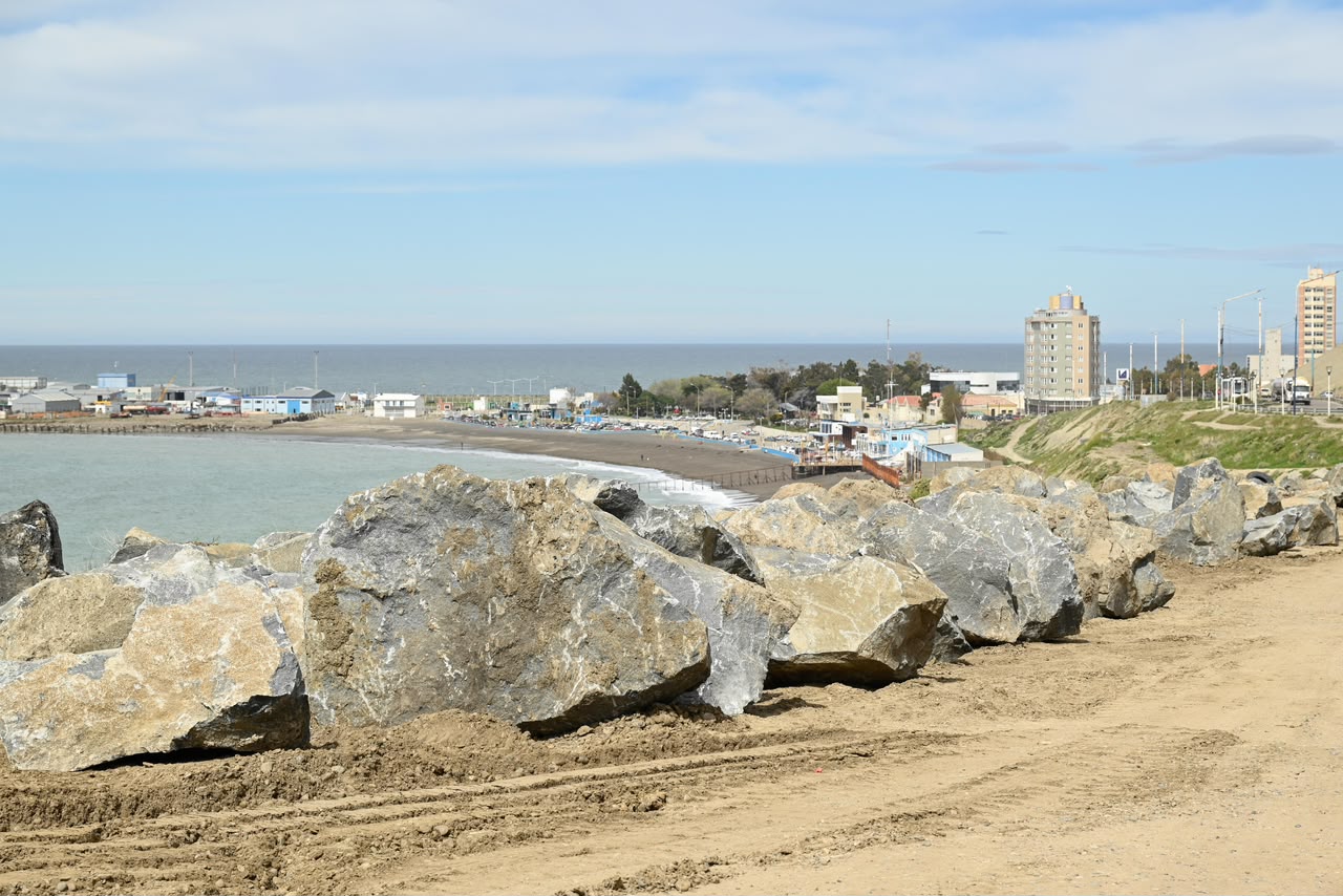 Plan Galina: Torres recorrió el enrocado del Cerro Chenque y destacó el avance de obras clave para Comodoro Rivadavia