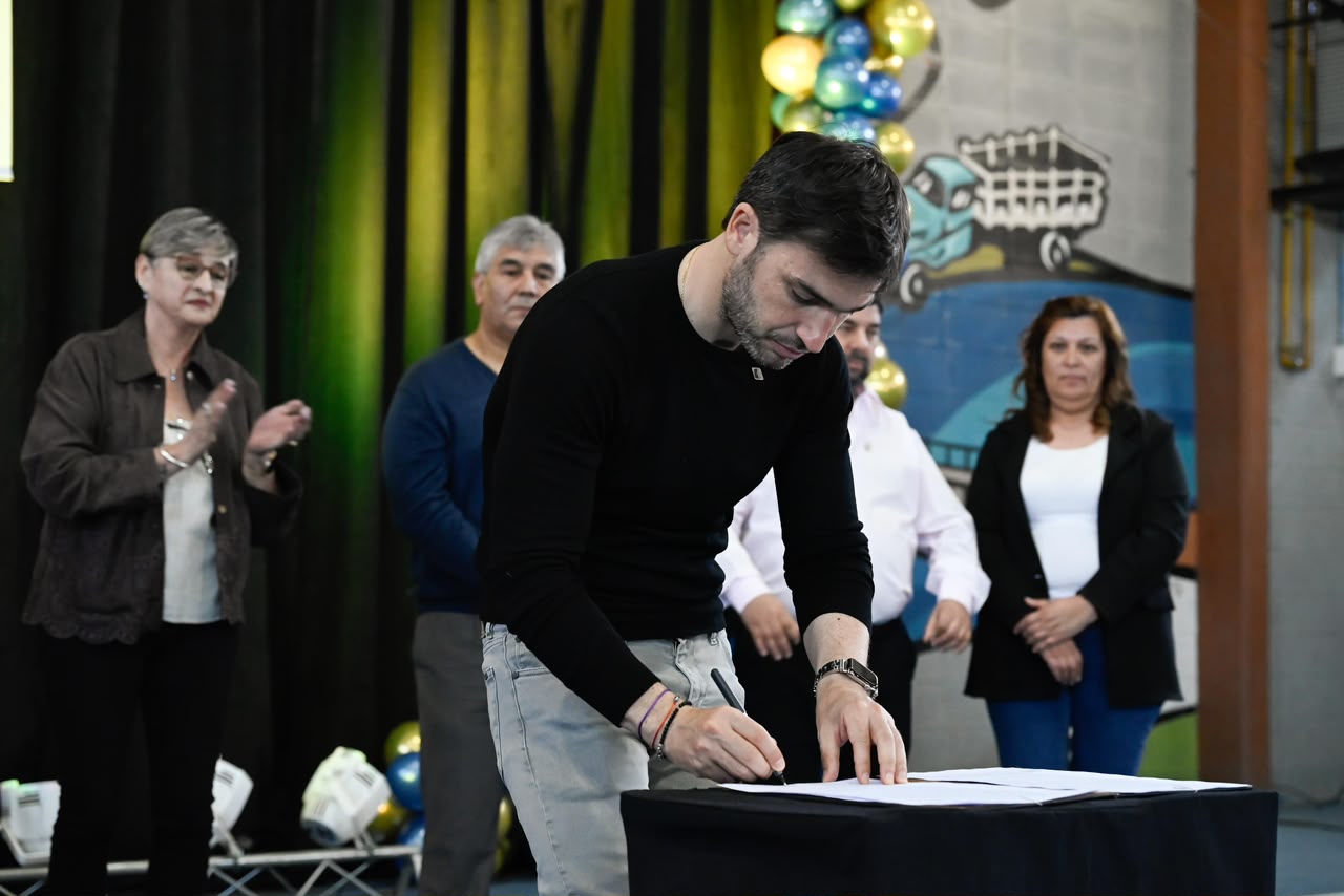 Torres encabezó una jornada histórica en Facundo y anunció la llegada del gas por red