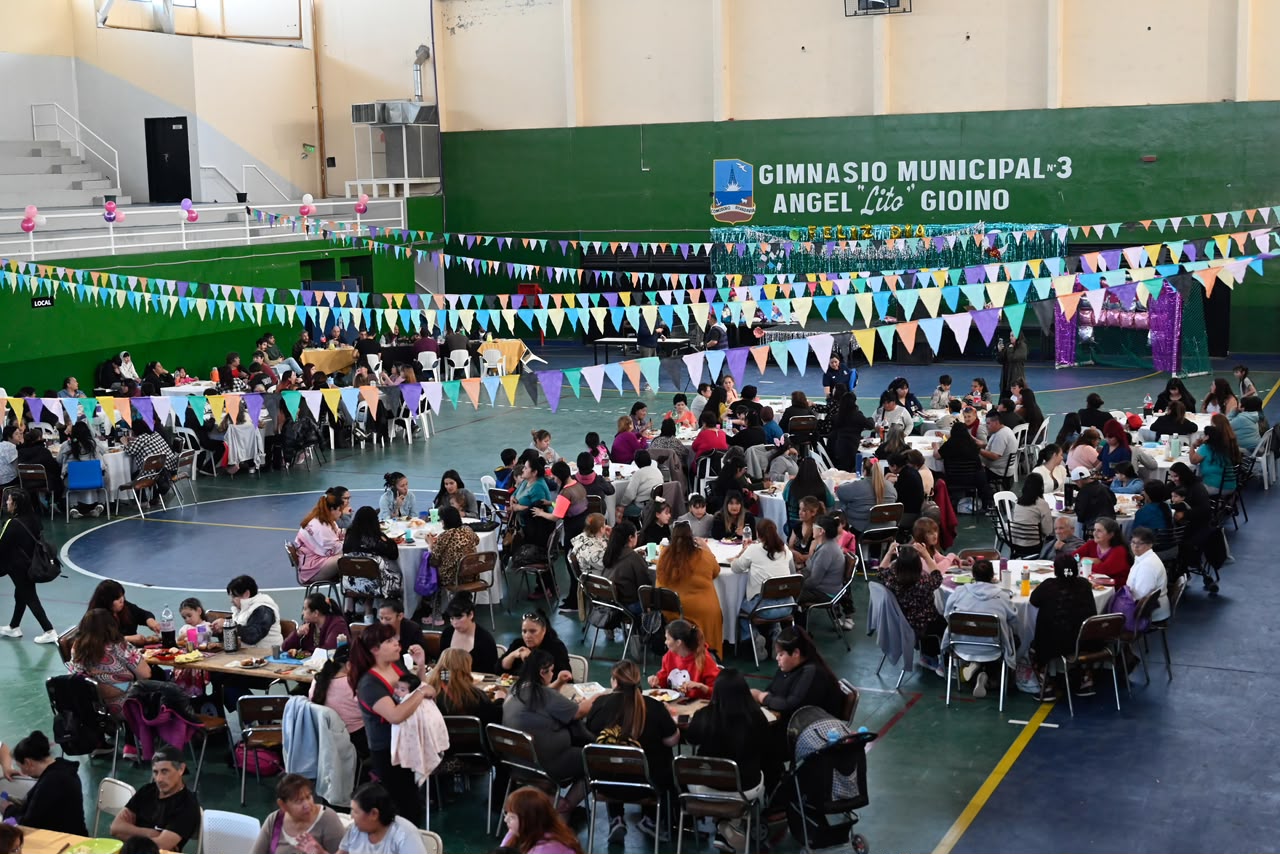 Día de la Madre: Torres celebró junto a familias de Comodoro Rivadavia y reafirmó su acompañamiento a las asociaciones vecinales