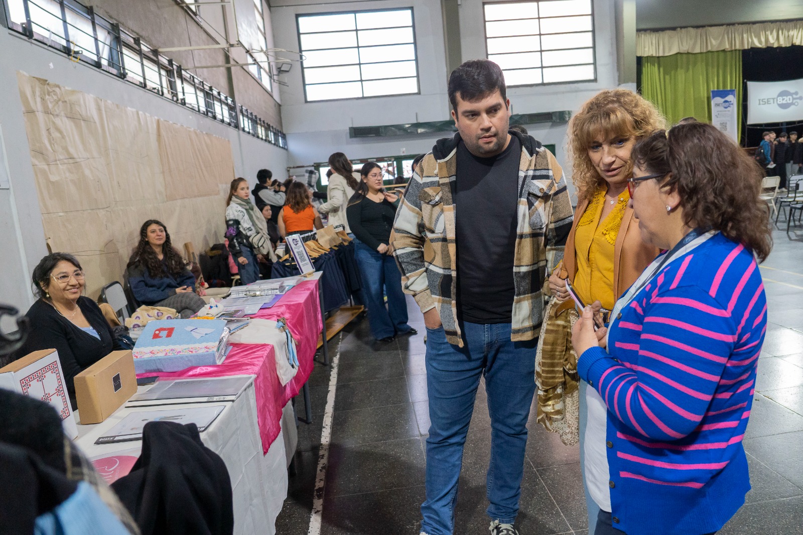 El ISET N.º 820 celebró su tercer aniversario con una muestra de trabajos estudiantiles