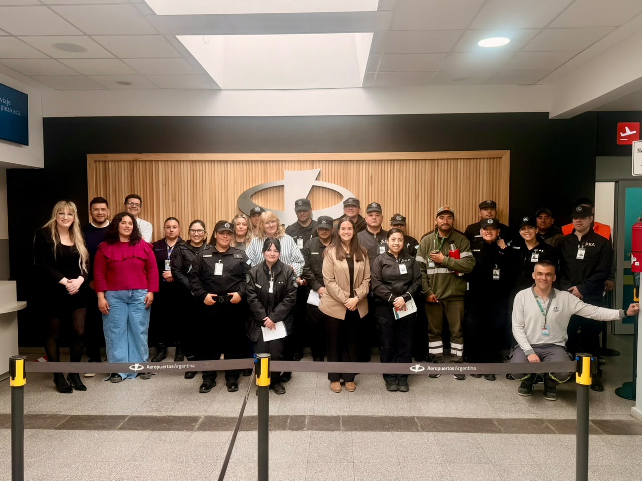 Chubut capacitó a personal del aeropuerto de Puerto Madryn sobre la Señal Internacional de Auxilio