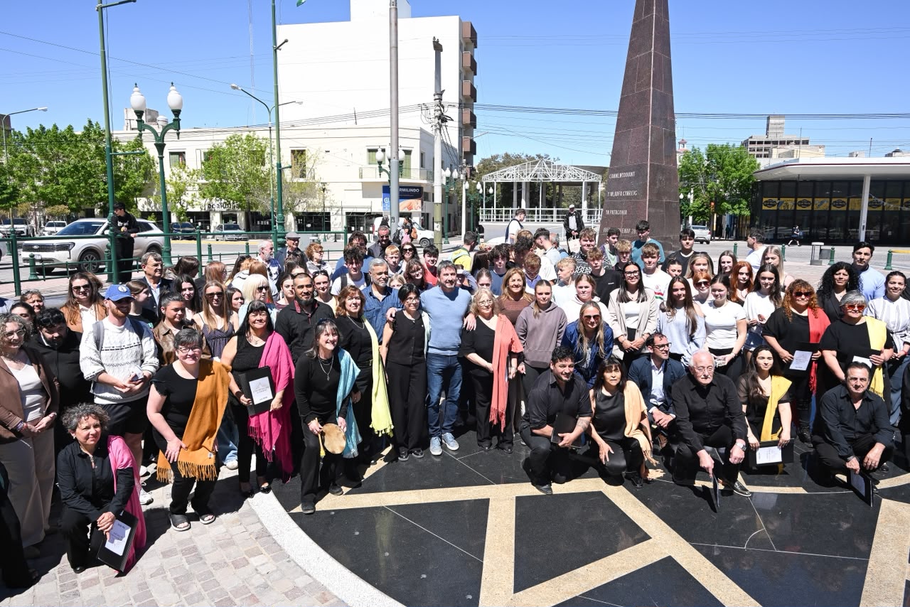 Trelew recibió a una delegación de Gales y Merino planteó profundizar los vínculos con la ciudad natal de Lewis Jones