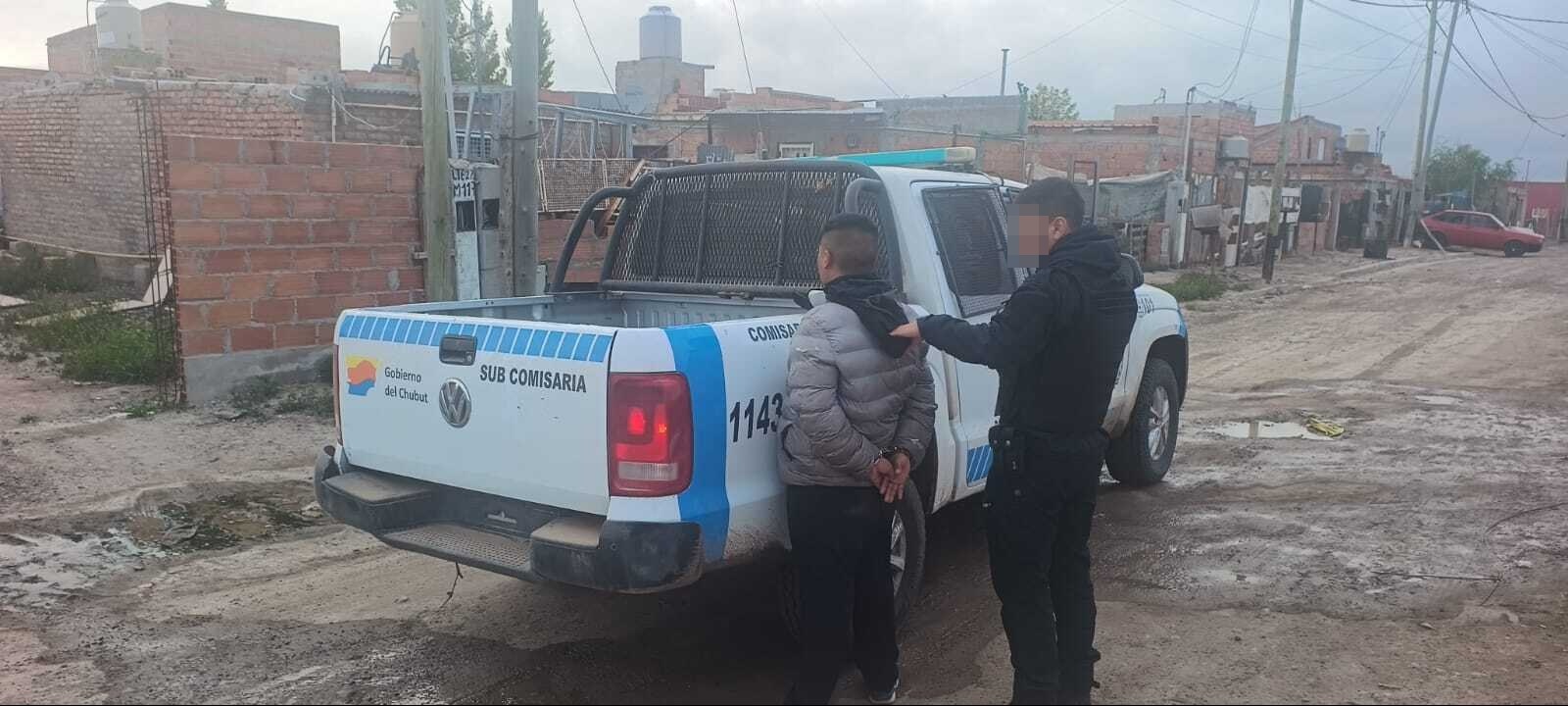 El trabajo coordinado entre el Centro de Monitoreo y la Policía permitió detener a un sospechoso y recuperar elementos robados en Trelew