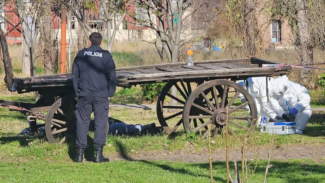 (Bahía Blanca): Hallaron a un hombre sin vida en la plaza de Parchappe al 1000