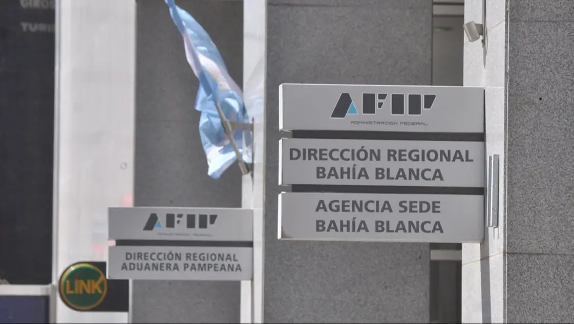 Allanan las oficinas de la Aduana en Bahía por un «funcionario infiel»