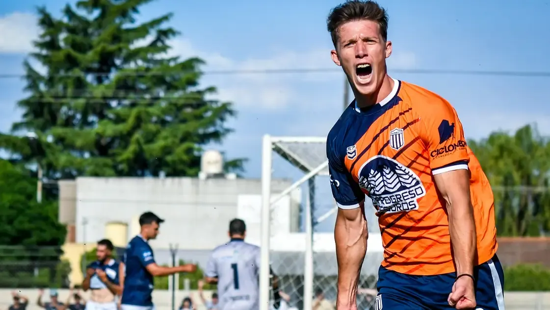 Regional Amateur: a Club Sarmiento no le alcanzó con el triplete de Maxi Graff