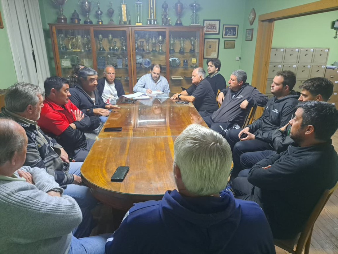 Liga Regional de Fútbol. Notas de Automoto y de El Progreso fueron el eje de la reunión semanal