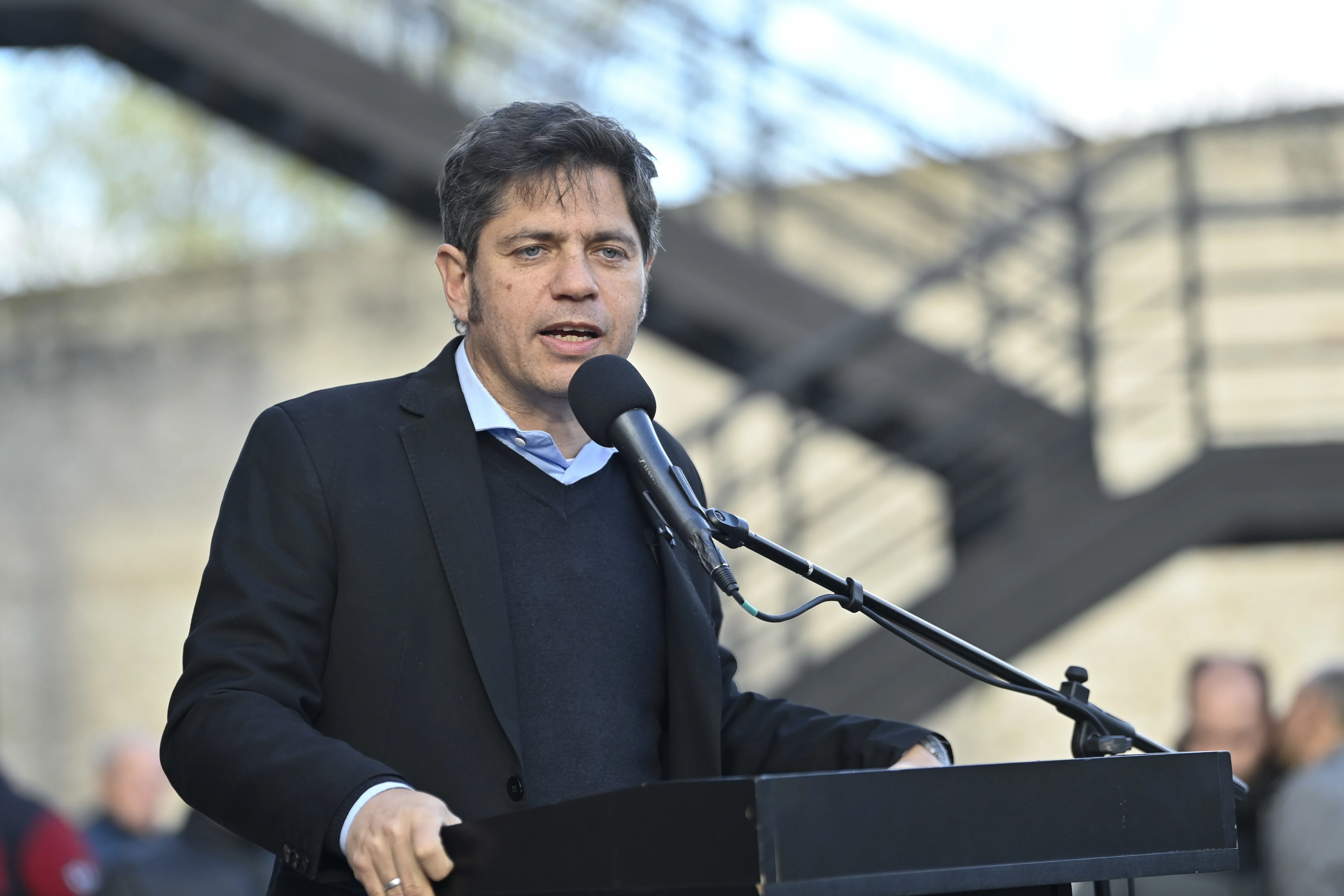 Kicillof cruzó a Milei por las cooperativas: “Basta de atacar”
