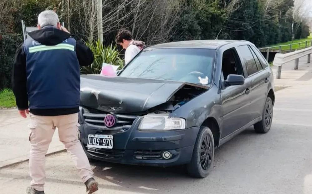 Accidente frente al Parque Municipal de la vecina ciudad de Pigüé: solo hubo daños materiales
