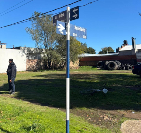 ABANDONO Y MILAGRO EN PIGÜÉ: UN JOVEN EMBESTIDO POR DOS AUTOS, ABANDONADO POR EL SEGURO Y RESCATADO POR CÁRITAS