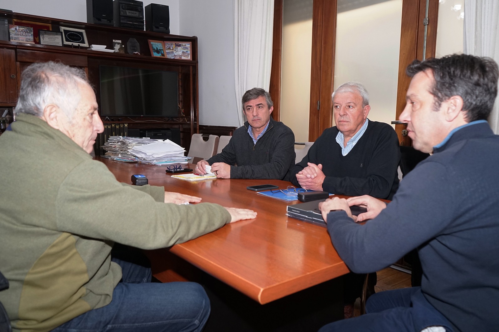 NECOCHEA: El Intendente se reunió con integrantes de Camuzzi para analizar proyectos de ampliación de la red de gas