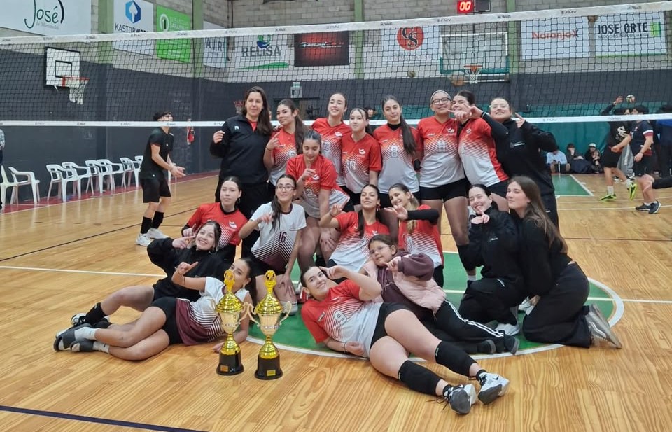 La Escuela Municipal de Vóley se consagró en la Liga Necochea con dos categorías femeninas