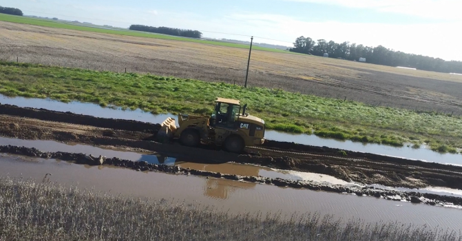 NECOCHEA: La Municipalidad sostiene un intenso plan de arreglo y mantenimiento de los caminos rurales