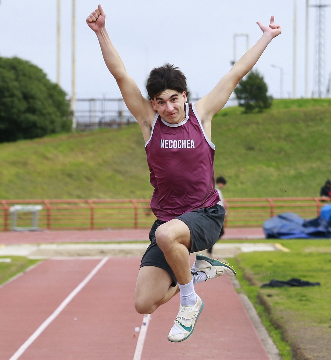 NECOCHEA: Bonaura representó a la Escuela Municipal con un muy buen 4° puesto en salto en largo