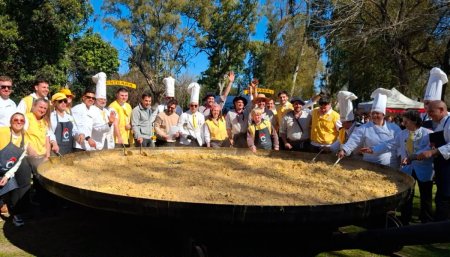 Cocinaron un omelette gigante con 10.000 huevos para difundir las bondades de la proteína avícola