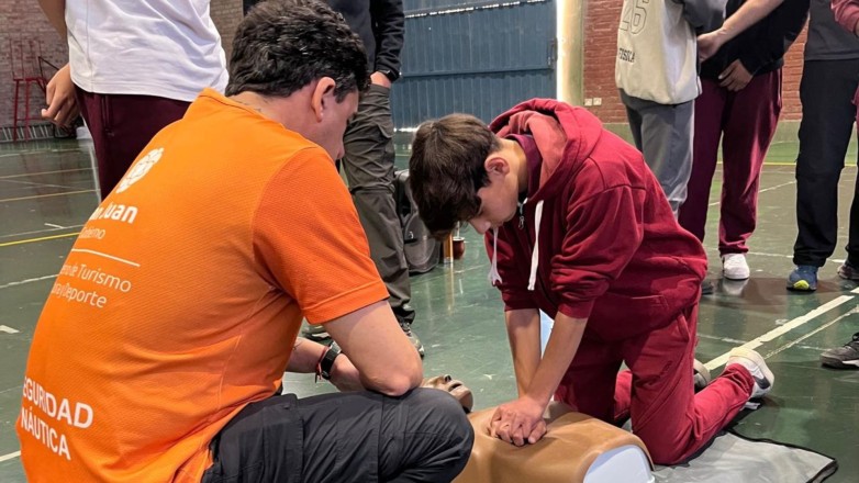 765abb74806fa724c70e35ee7e064fd9_L.jpg IRONMAN San Juan: voluntarios reciben capacitación en RCP y primeros auxilios