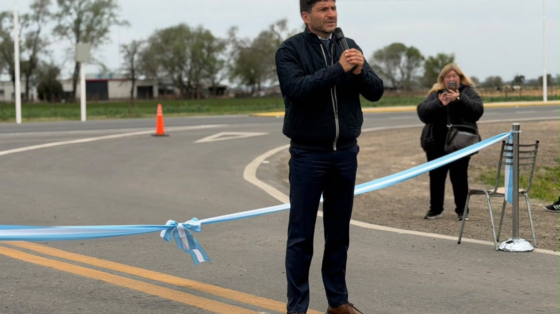PULLARO.jpg Pullaro inauguró la repavimentación de la Ruta 90 y entregó viviendas en el sur provincial