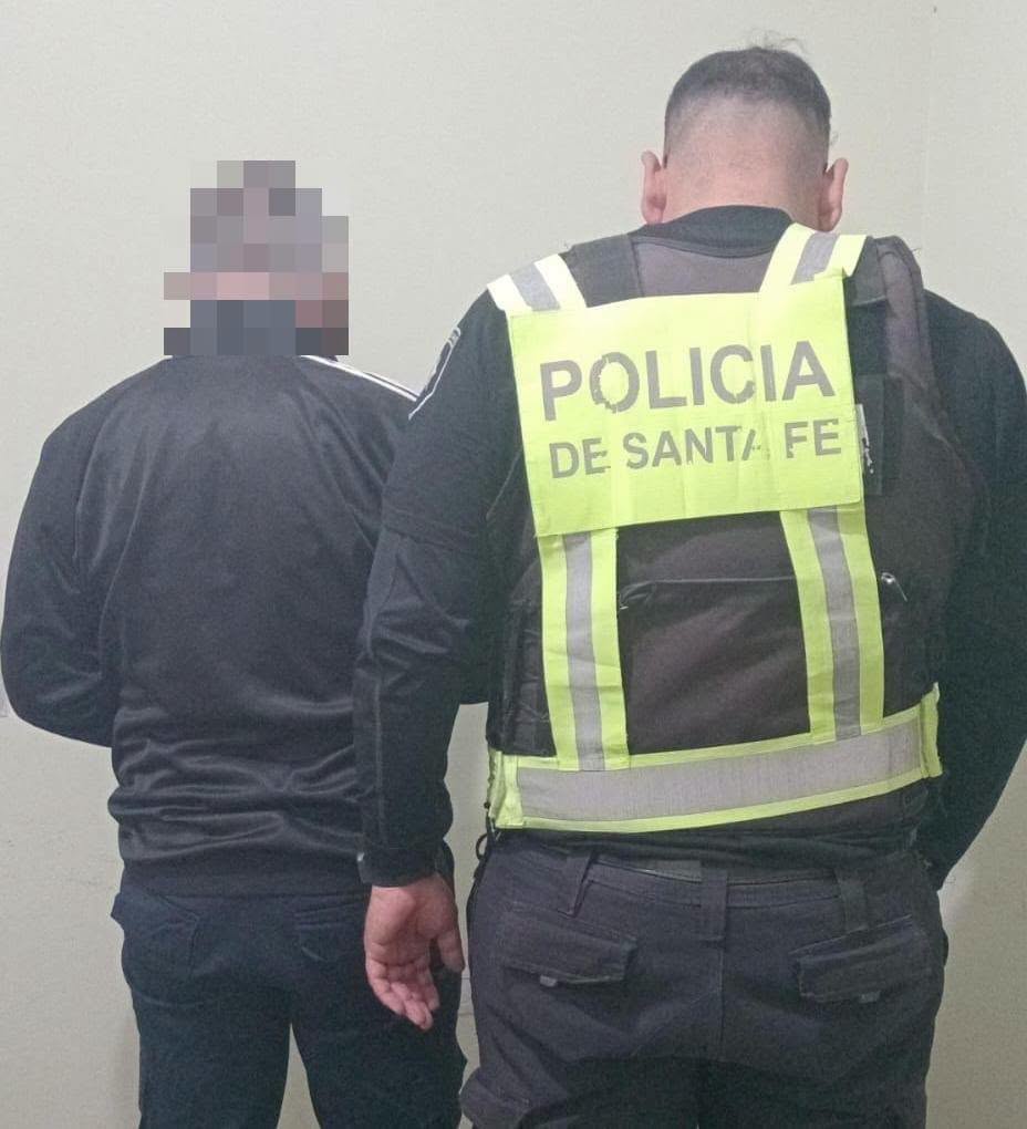 ceres.png CERES: AGENTES DE LA UOR 6 DE LA DGGP SECUESTRARON UNA ESCOPETA Y APREHENDIERON A UN HOMBRE EN OPERATIVO DE CONTROL VEHICULAR