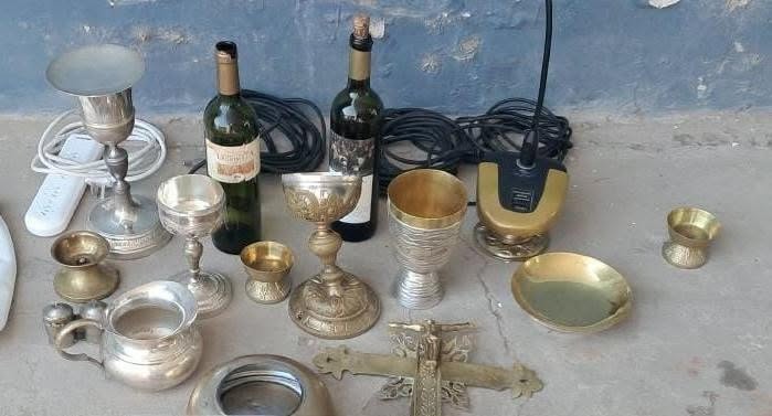 san justo.png SAN JUSTO: RECUPERARON ELEMENTOS ROBADOS DE UNA CAPILLA Y APREHENDIERON A DOS INDIVIDUOS TRAS UN RÁPIDO DESPLIEGUE POLICIAL