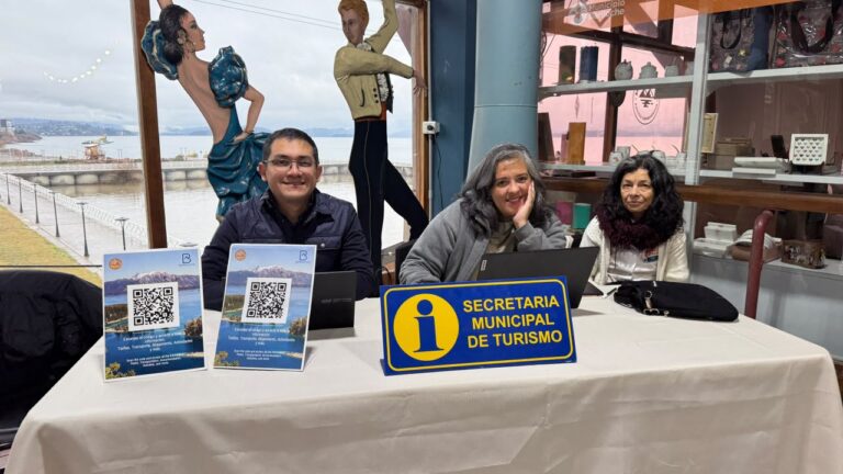 La Oficina de Informes Turísticos reubica su atención en el Puerto San Carlos durante la Fiesta de la Nieve