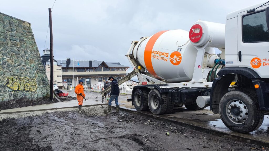 La Municipalidad avanza con obras de hormigonado y mejoras de infraestructura en el Puerto San Carlos