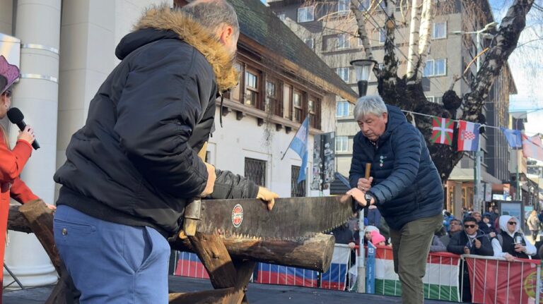 La calle Mitre se vistió de fiesta y tradición: el intendente Walter Cortés recorrió la Feria de las Colectividades y destacó las raíces que moldearon la identidad barilochense