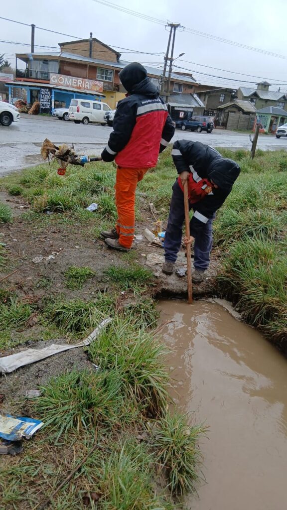 El Municipio desplegó cuadrillas en los barrios afectados por la lluvia