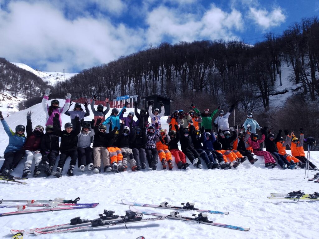 Inclusión, solidaridad y magia en la nieve: la montaña se vuelve de todos gracias al Esquí Social