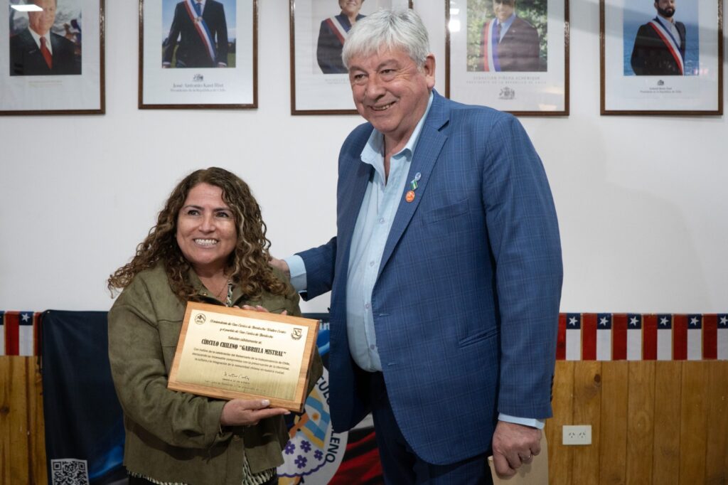 Bariloche reafirmó su hermandad con Chile: el intendente Walter Cortés acompañó los festejos patrios junto al Círculo Chileno “Gabriela Mistral”