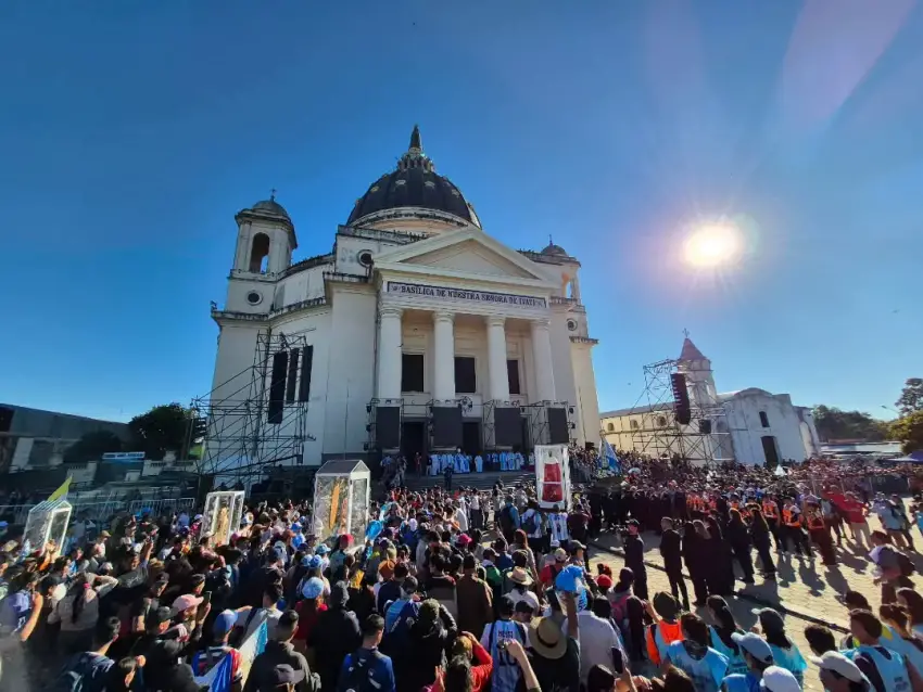Devoción centenaria rumbo a la UNESCO: peregrinos de San Luis llegaron a la Basílica