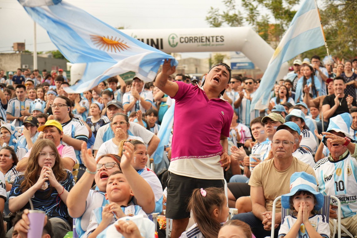 FANFEST SELE.jpg El Fan Fest de la Muni cerró con otra multitud y el orgullo de haber vivido un Mundial inolvidable juntos