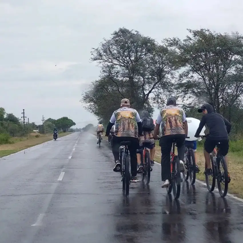 Pese a la lluvia, miles de ciclistas llegan a Itatí en la 47.ª Peregrinación Juvenil del NEA