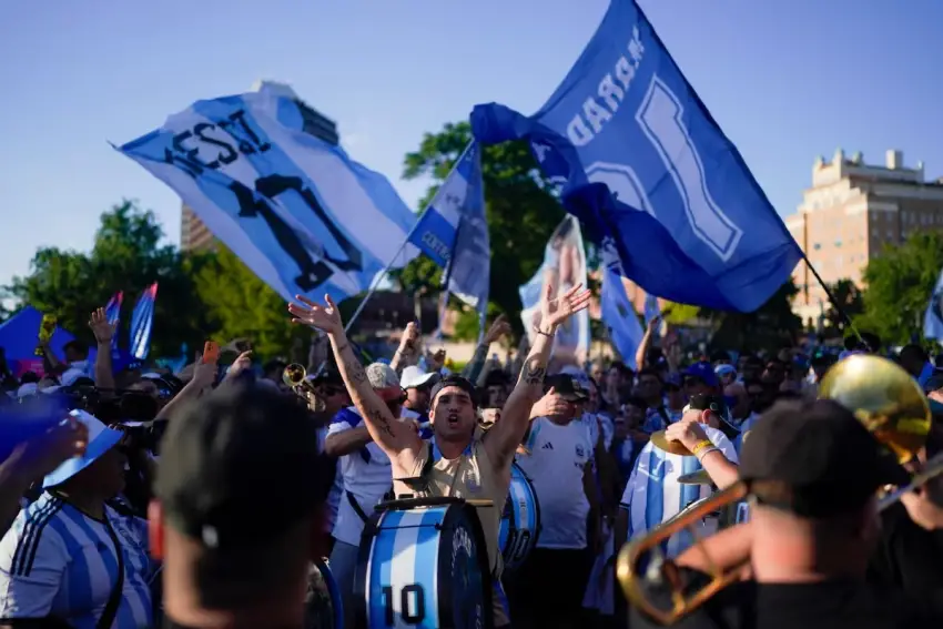 banderazo argentino.webp Modo Mundial : Nueva York espera un masivo banderazo con más de 10 mil hinchas argentinos en Times Square