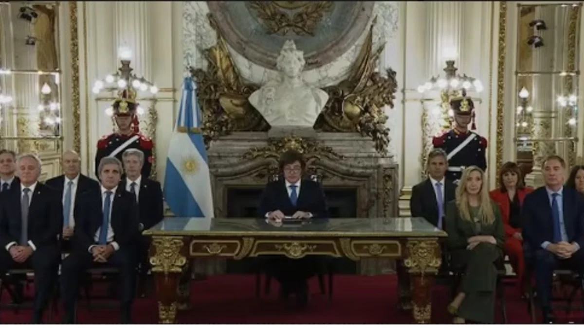 Anoche : Milei enviará al Congreso un proyecto para reformar la carta orgánica del Central