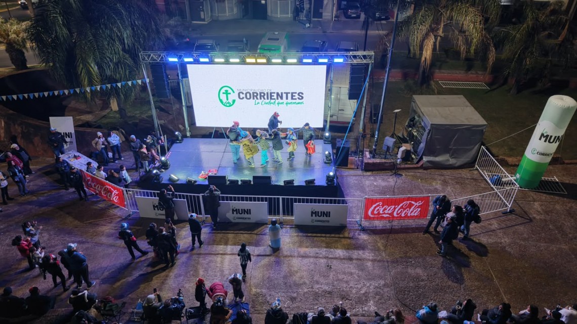 Cabala Mundialista : Otro gran éxito del Fan Fest municipal: una multitud alentó a la Selección y le puso calor al invierno