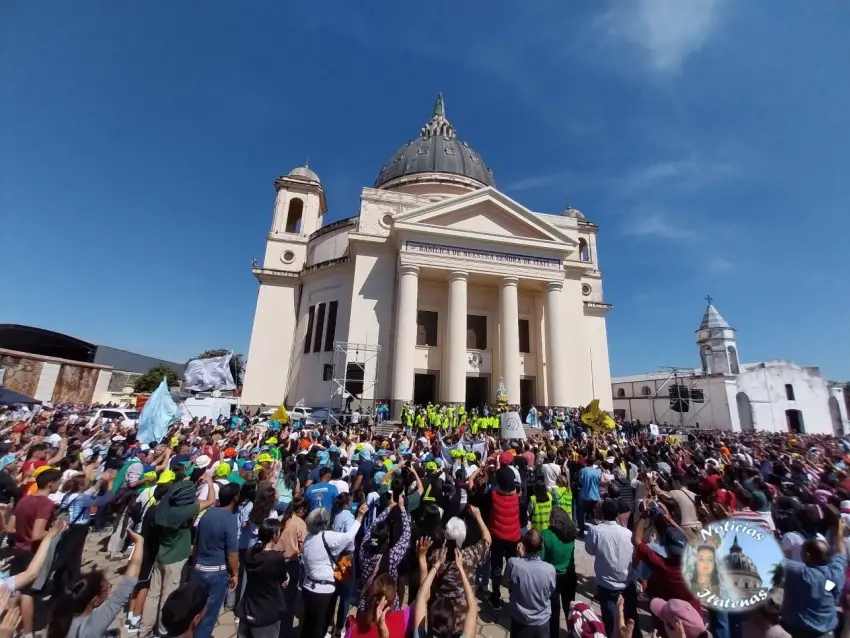 Peregrinación Juvenil :Una multitud participó de la misa de cierre de la 47 Peregrinación Juvenil del Nea a Itatí